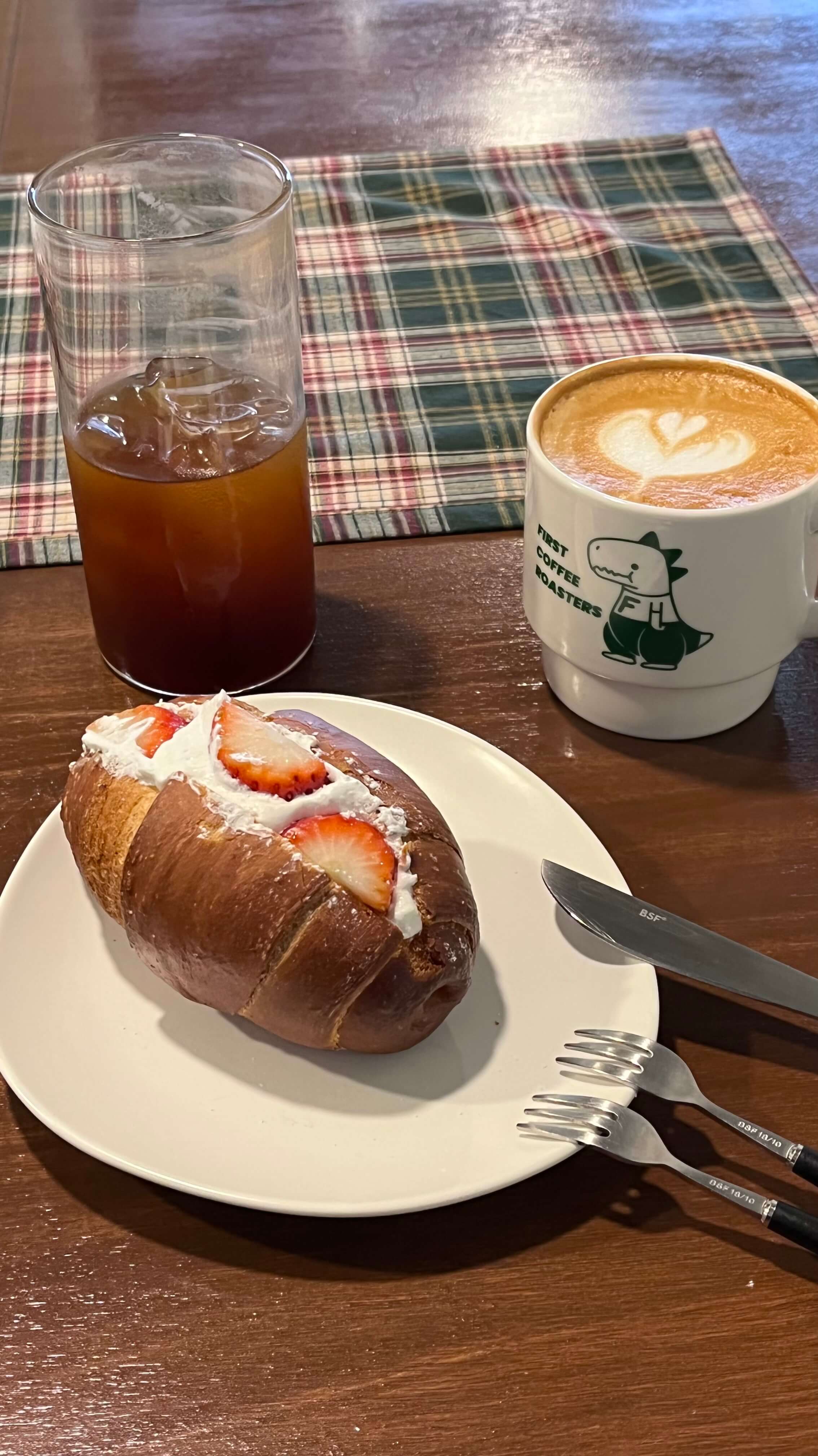 대구 앞산 카페 추천 - 피르스트 커피 로스터스 - 소금빵 맛집 - 라떼 맛집 - 내돈내산 - 소금빵과 음료 002
