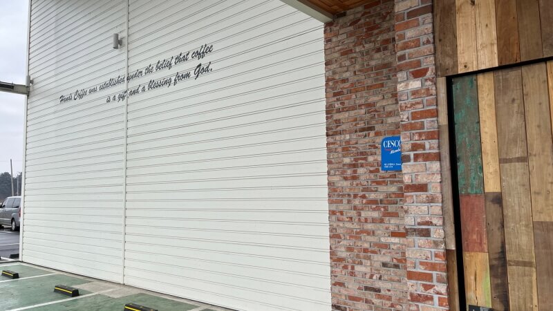 핸즈커피 남구미IC점 현관 옆 사진