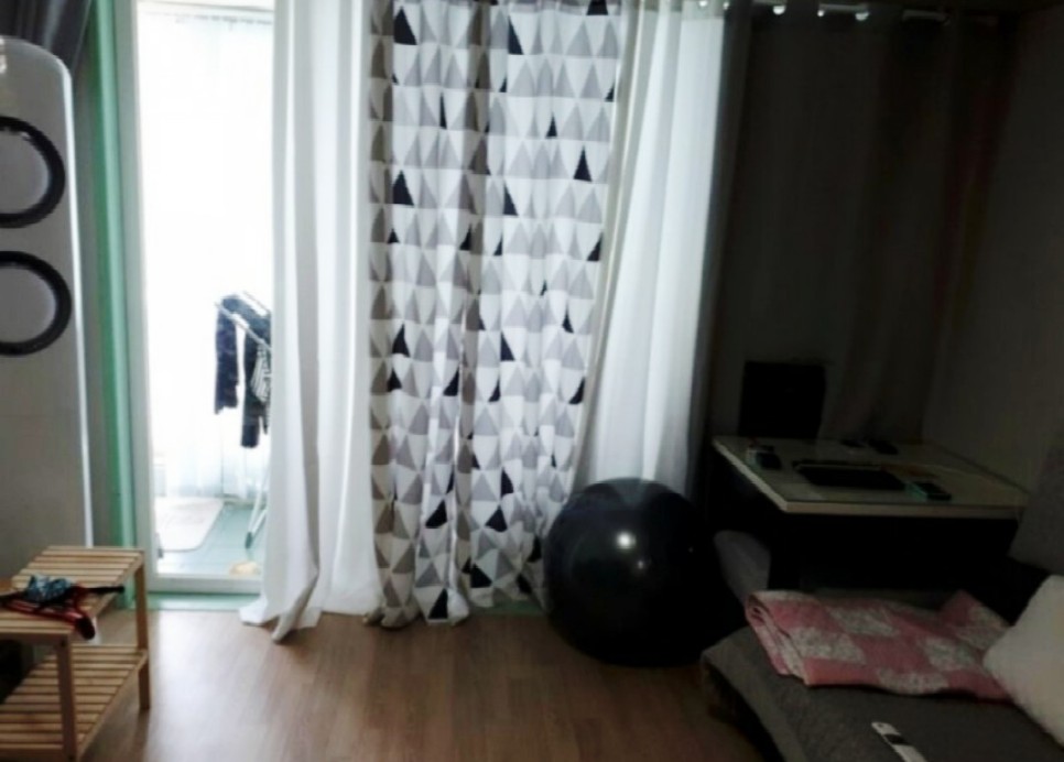 : 구조변경 완성! 24평 아파트 거실 장식 6