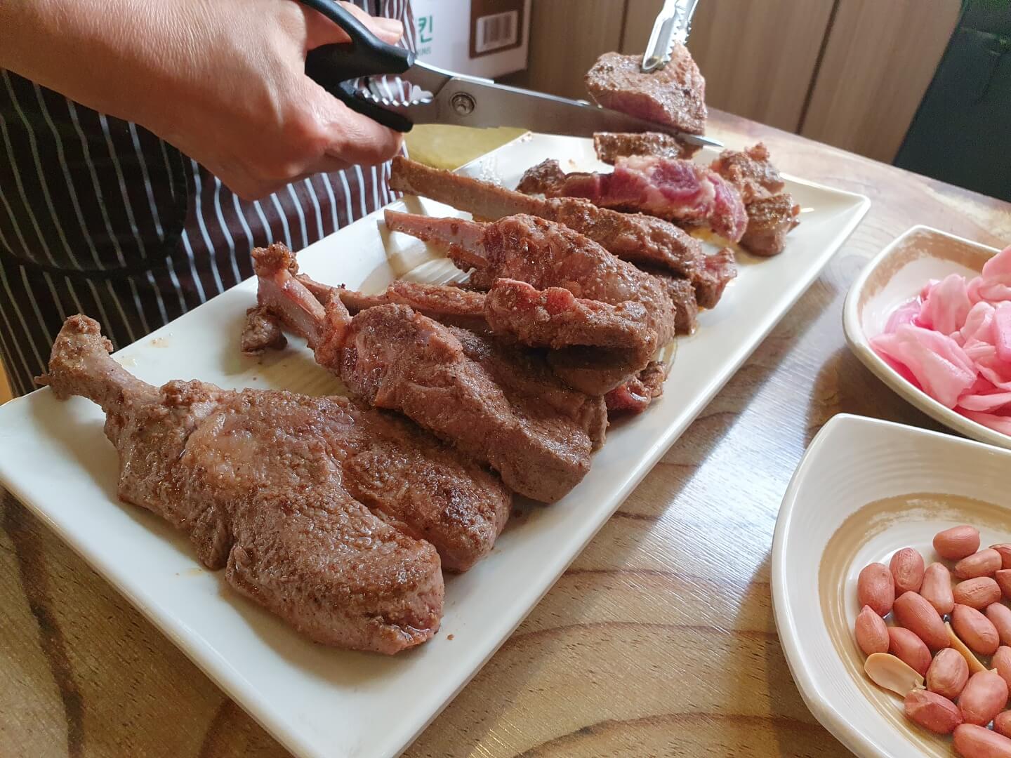  #10 홍대 양갈비 맛집 - 양꼬치는 이제 그만! 양갈비에 칭따오는 어때?(Feat 가지튀김)