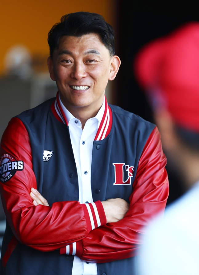  ️ SSG, '2차 드래프트 논란' 김성용 단장 인사 조치 후 보직 이동, 무슨 일이?