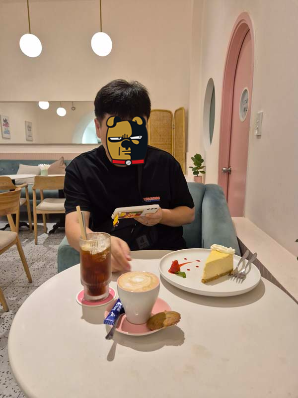 호치민 여행_호치민 카페_2군 타오디엔_치즈케이크 응온_ Cheesecake Ngon_사진찍기