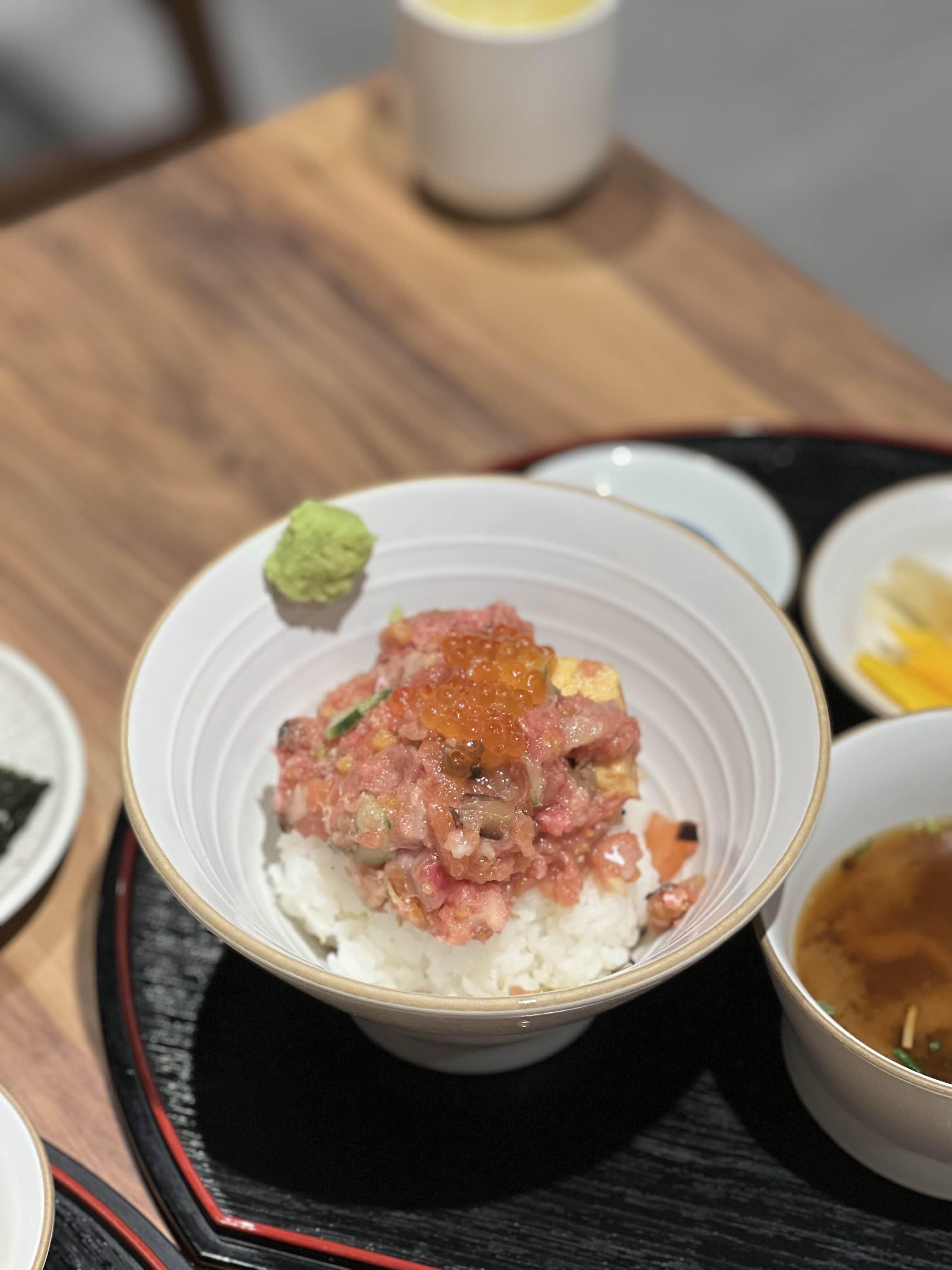 스시산블루 기본 카이센동, 화이트 화이트동