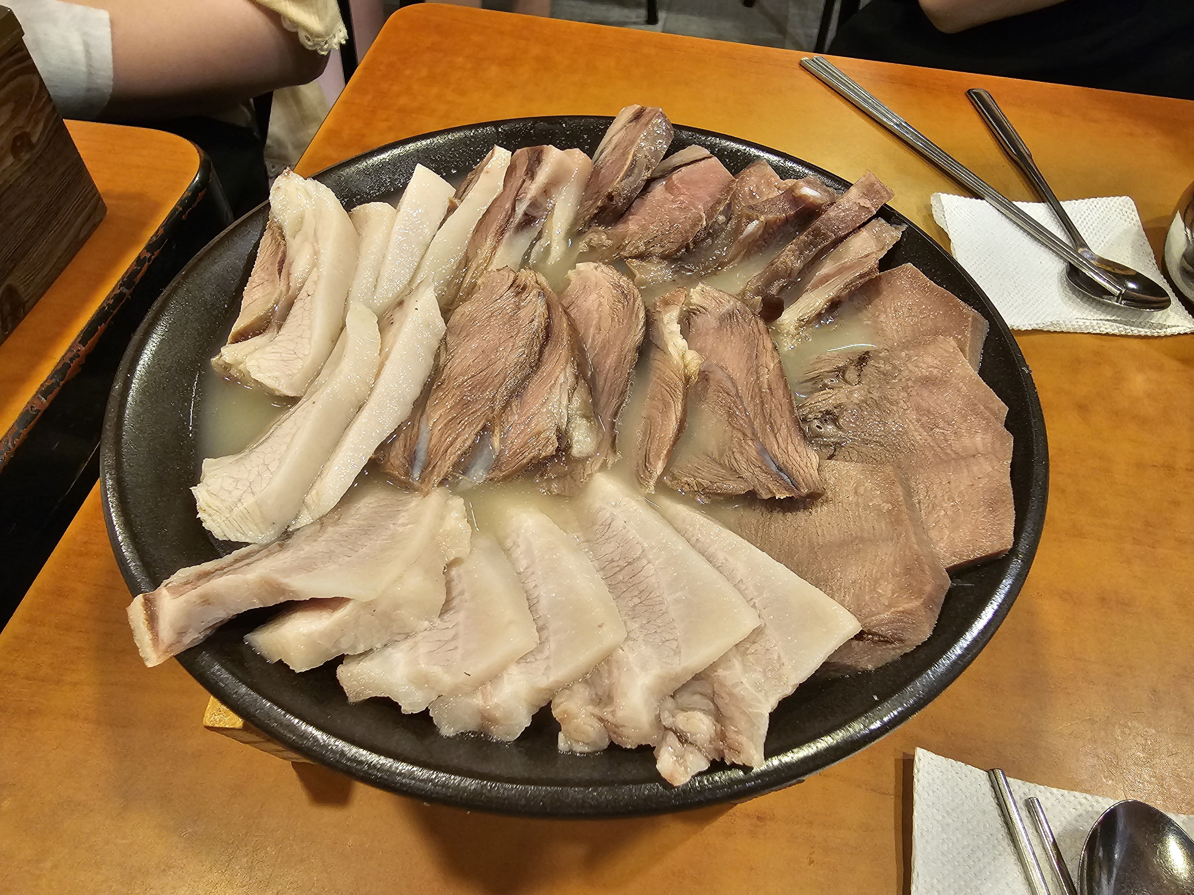 부산 깡통시장 맛집 양산집 수육백반 냄새 없어요! 부산 깡통시장 맛집 양산집 수육백반 냄새 없어요!