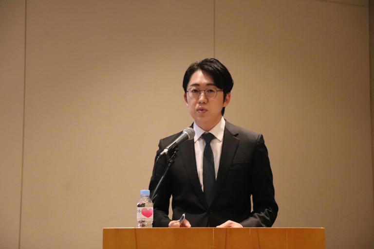 공경철 엔젤로보틱스 대표가 12일 서울 여의도 63컨벤션에서 열린 기자간담회에서 발표하고 있다.