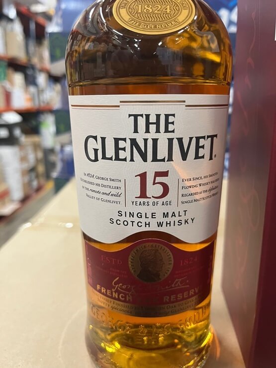 Glenlivet 15년산 위스키 병 라벨 클로즈업