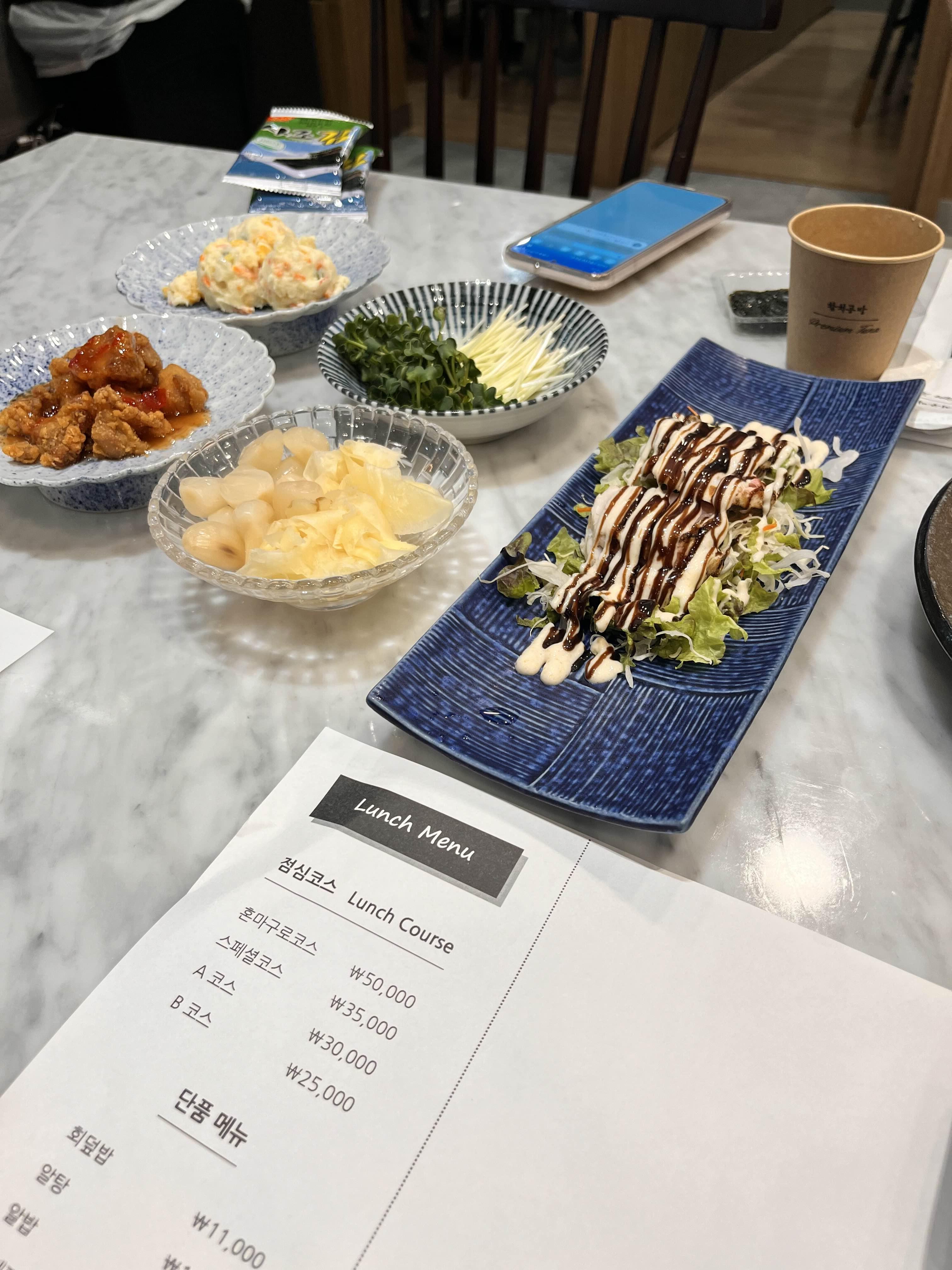 타다끼 샐러드 및 밑반찬들
