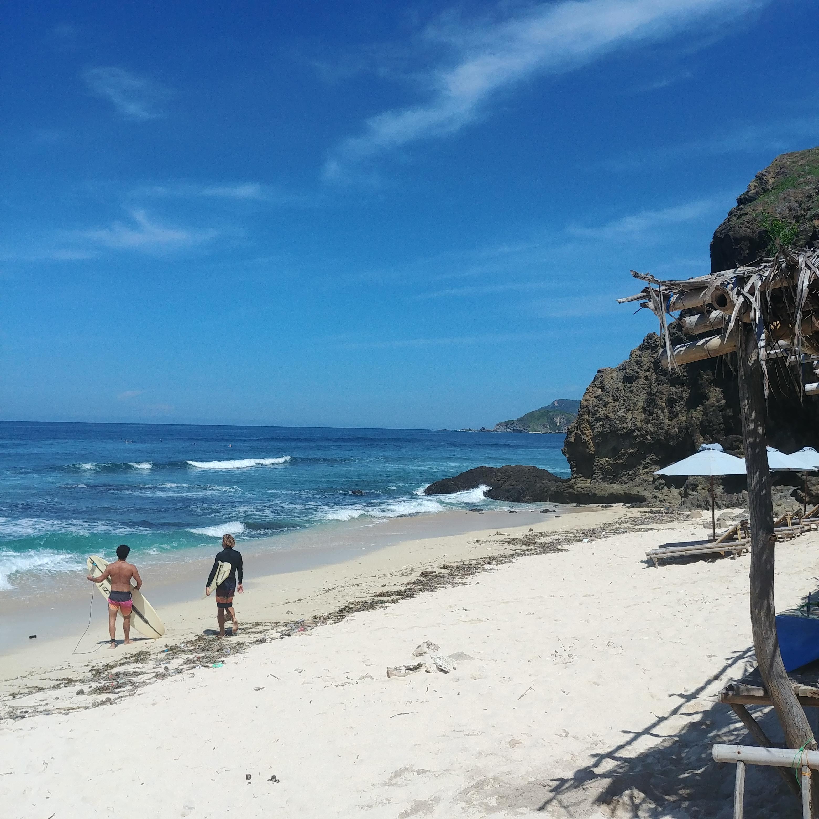 롬복 꾸따 해변 Pantai Kuta Lombok & Shipwreck Bar