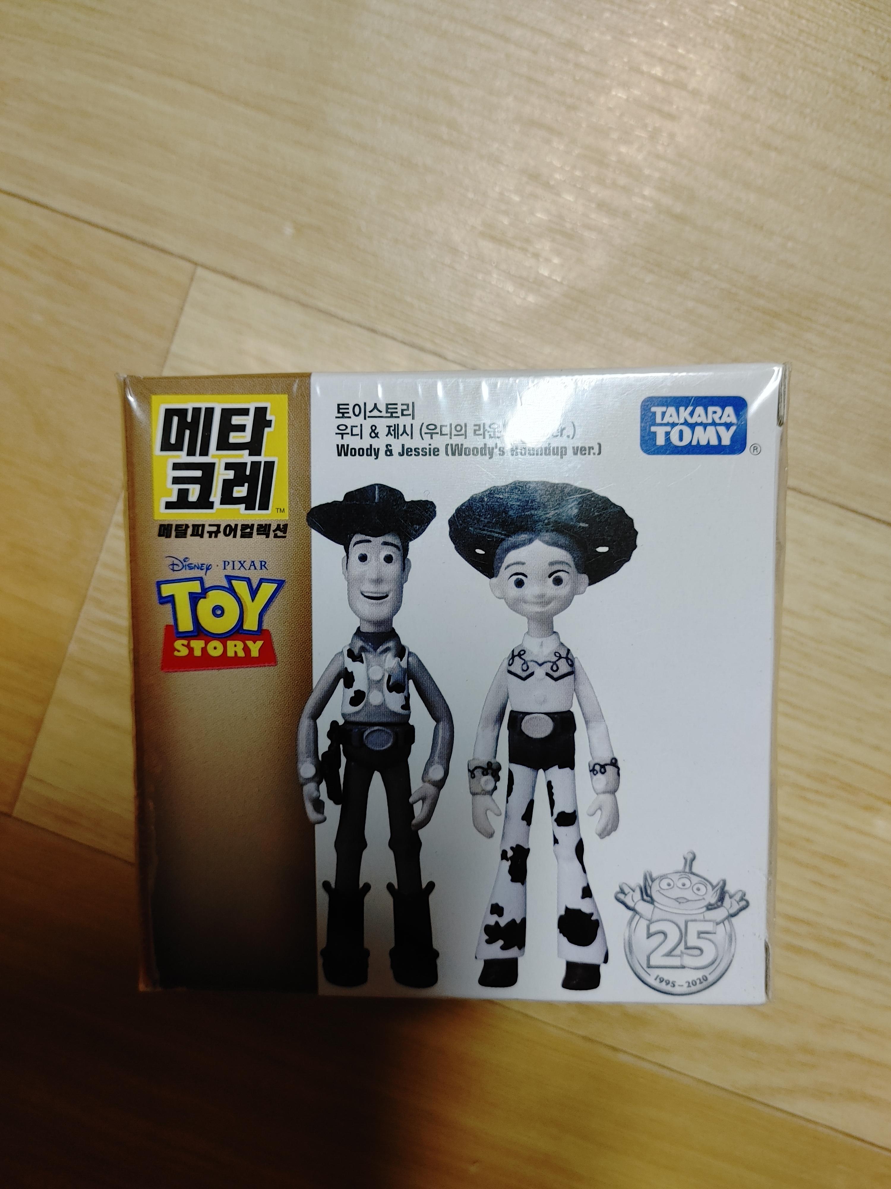  메타코레 토이스토리 우디&제시 (우디의 라운드 업 ver) 구매 - 흑백이 주는 독특함