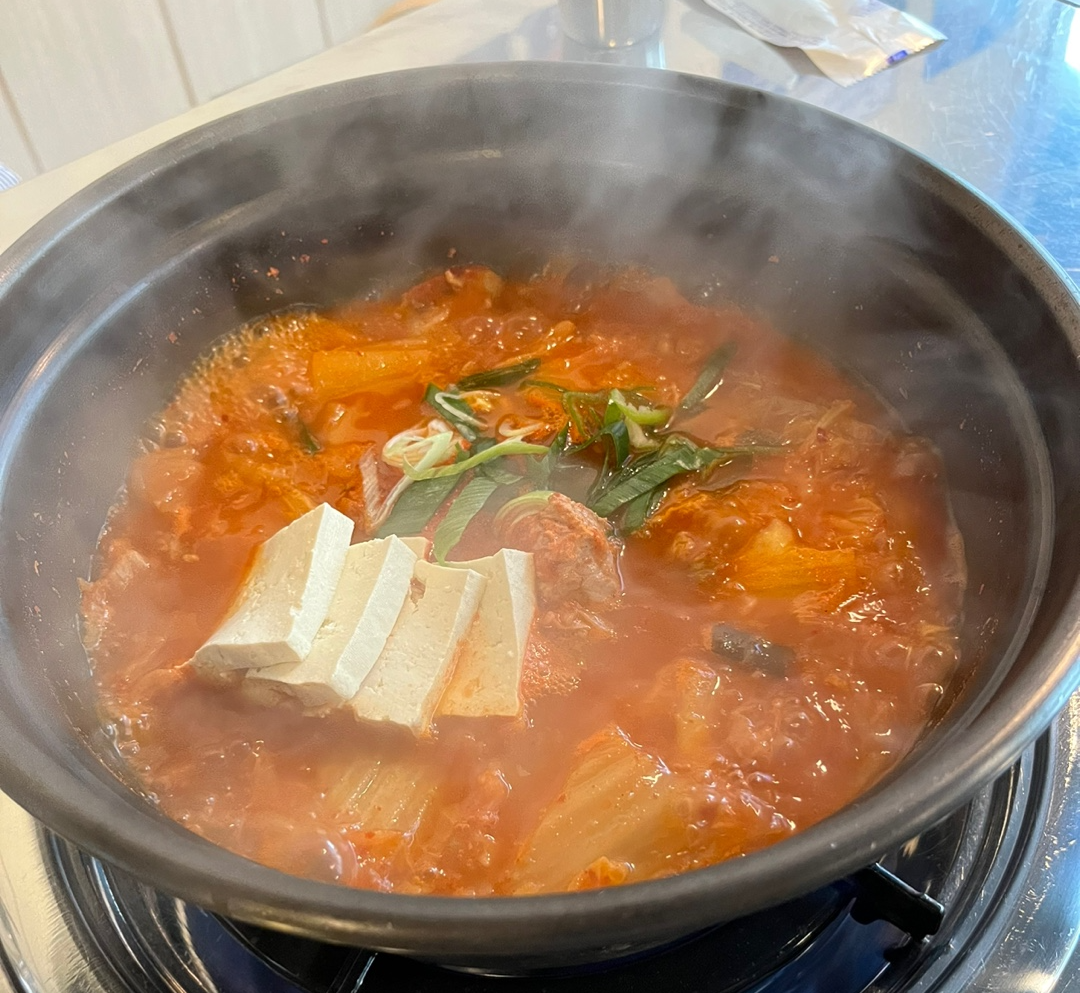 백채김치찌개 끓고 있는 김치찌개