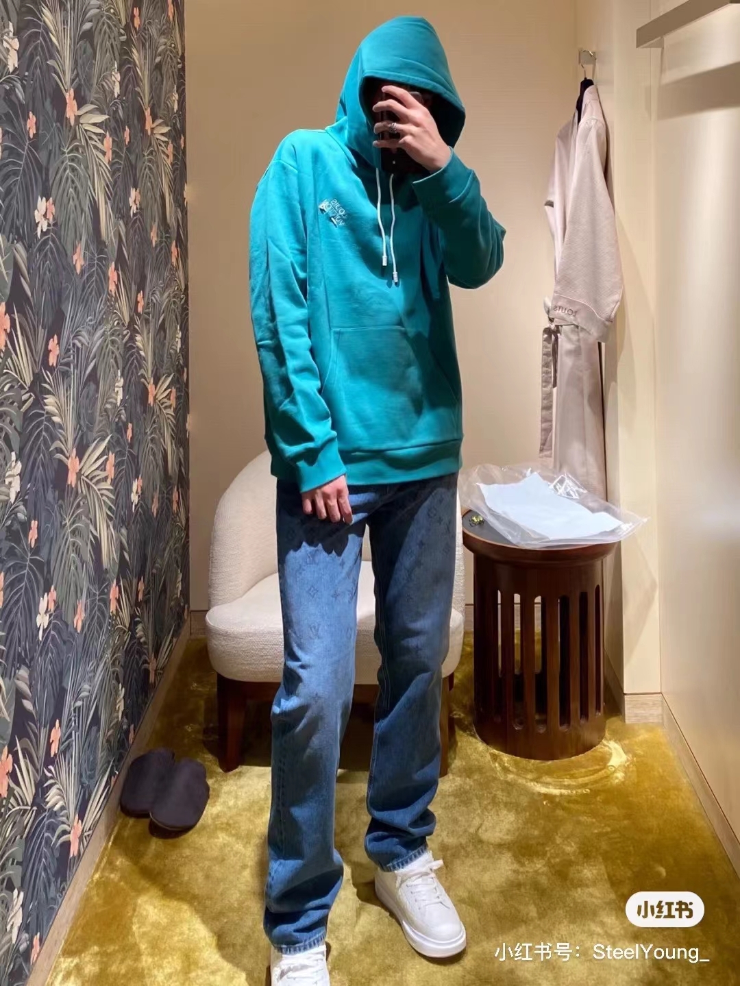  [LOUIS VUITTON] 루이비통 엠브로이더드 시그니처 스웨트 셔츠 후드 티셔츠 1A99VY