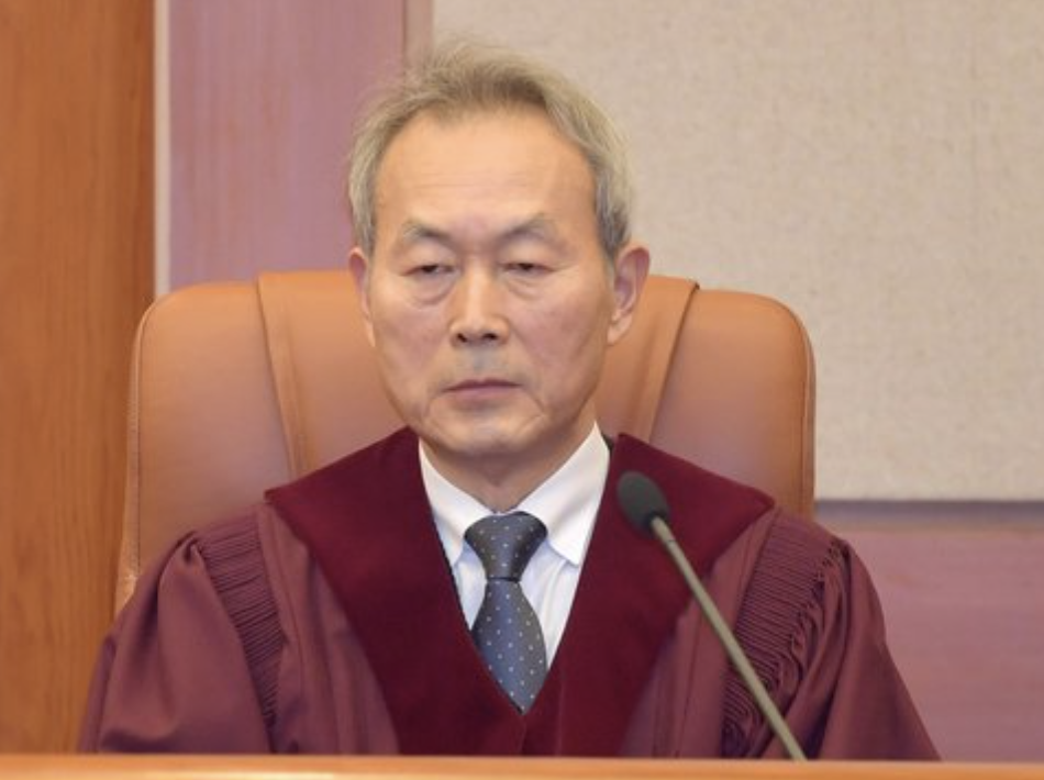 이석태 재판관