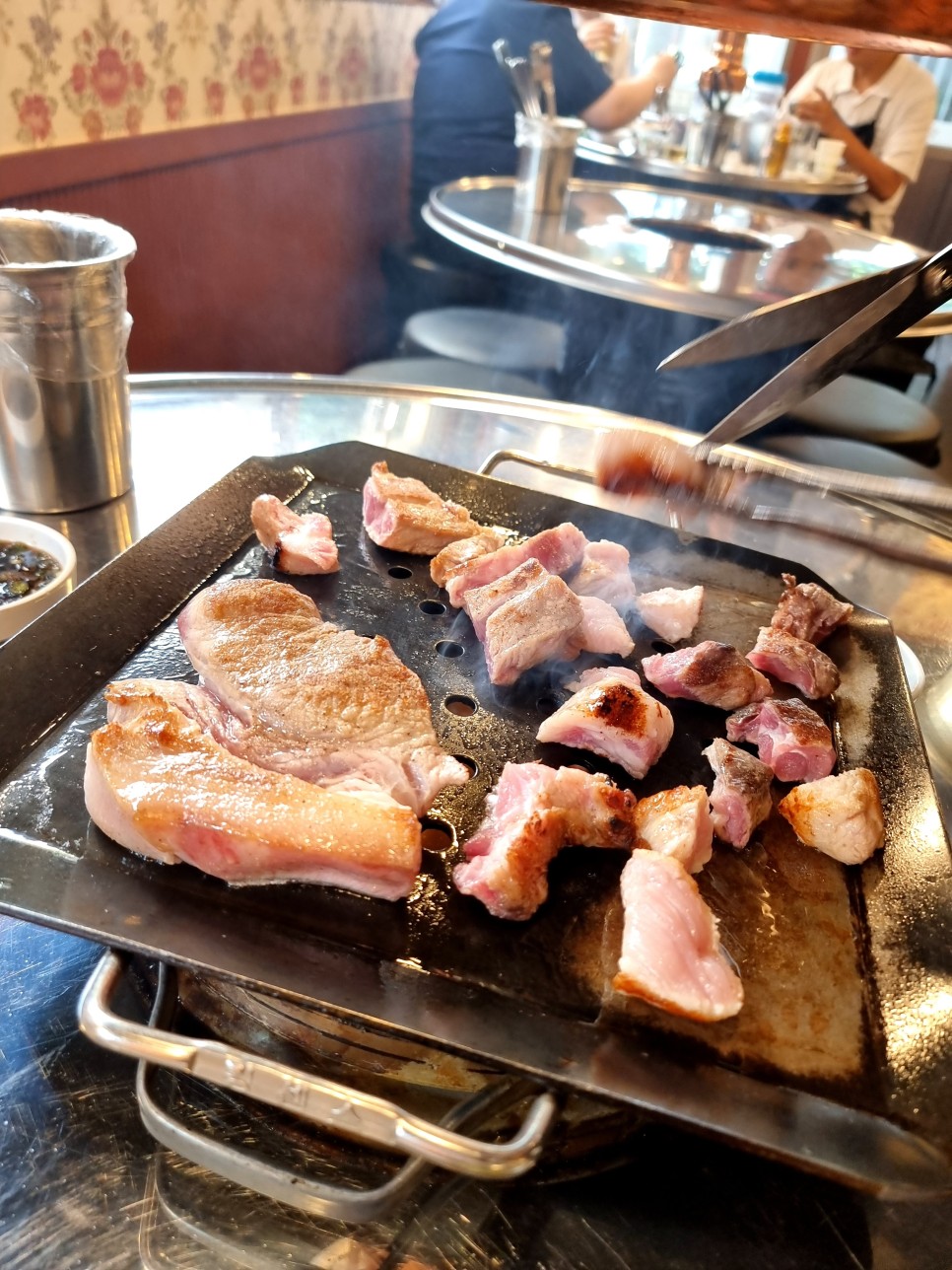 평화김해뒤고기 건국대 고기 매장에서 찍은 사진