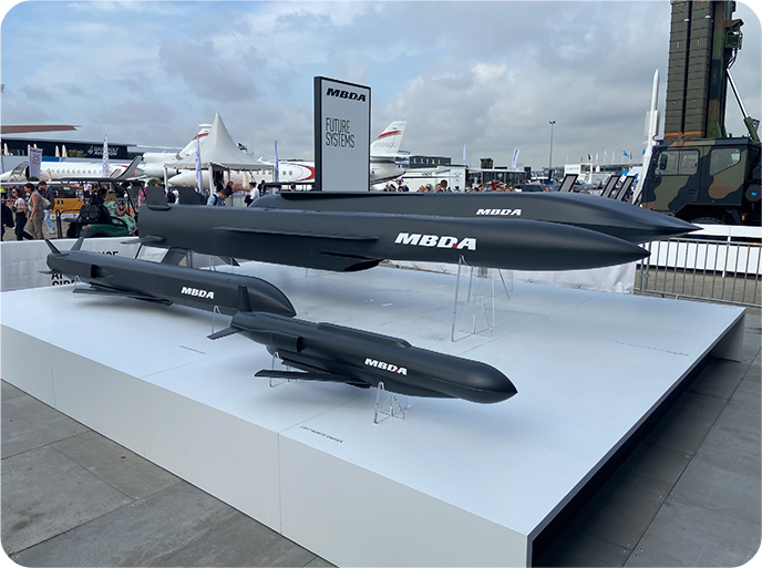MBDA사가 2023년 파리 에어쇼에서 선보인 소모성 원격 캐리어 개념 모형