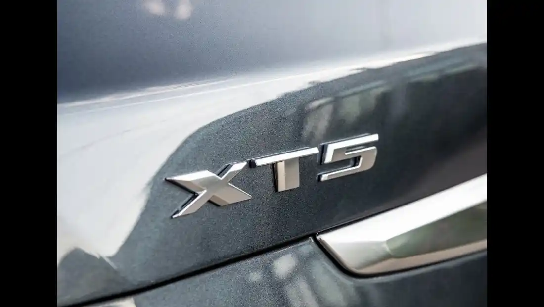 캐딜락 2022년형 XT5 가격 실구매가 모의견적 제원 옵션 카탈로그 외관 디자인 내부 색상 디자인 인테리어 편의사양 안전사양 총정리