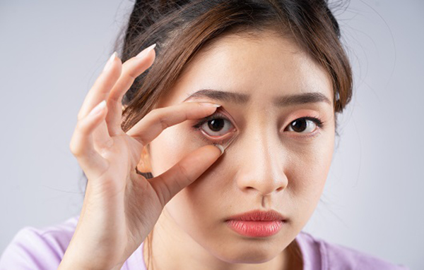  망막전막증 원인과 증상 눈 건강을 위협하는 스마트폰
