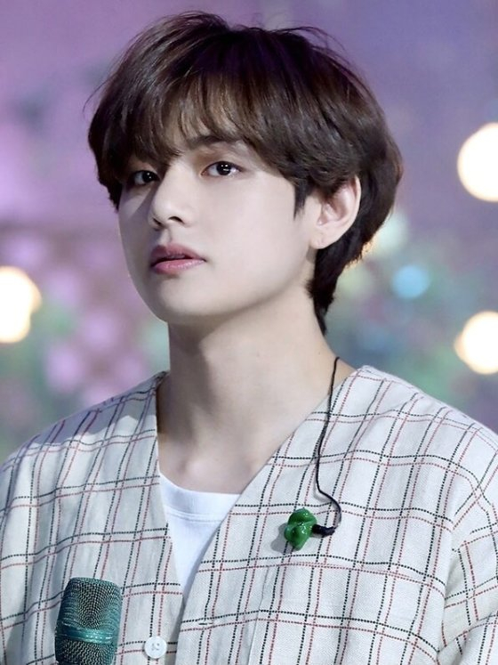  '세계 미남 1위' 방탄소년단 뷔, '2021 세계에서 가장 잘생긴 남자' 공식 인증서 받는다 [사진]