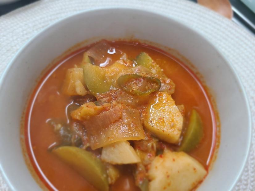  돼지고기 넣고 애호박 고추장찌개 만드는법