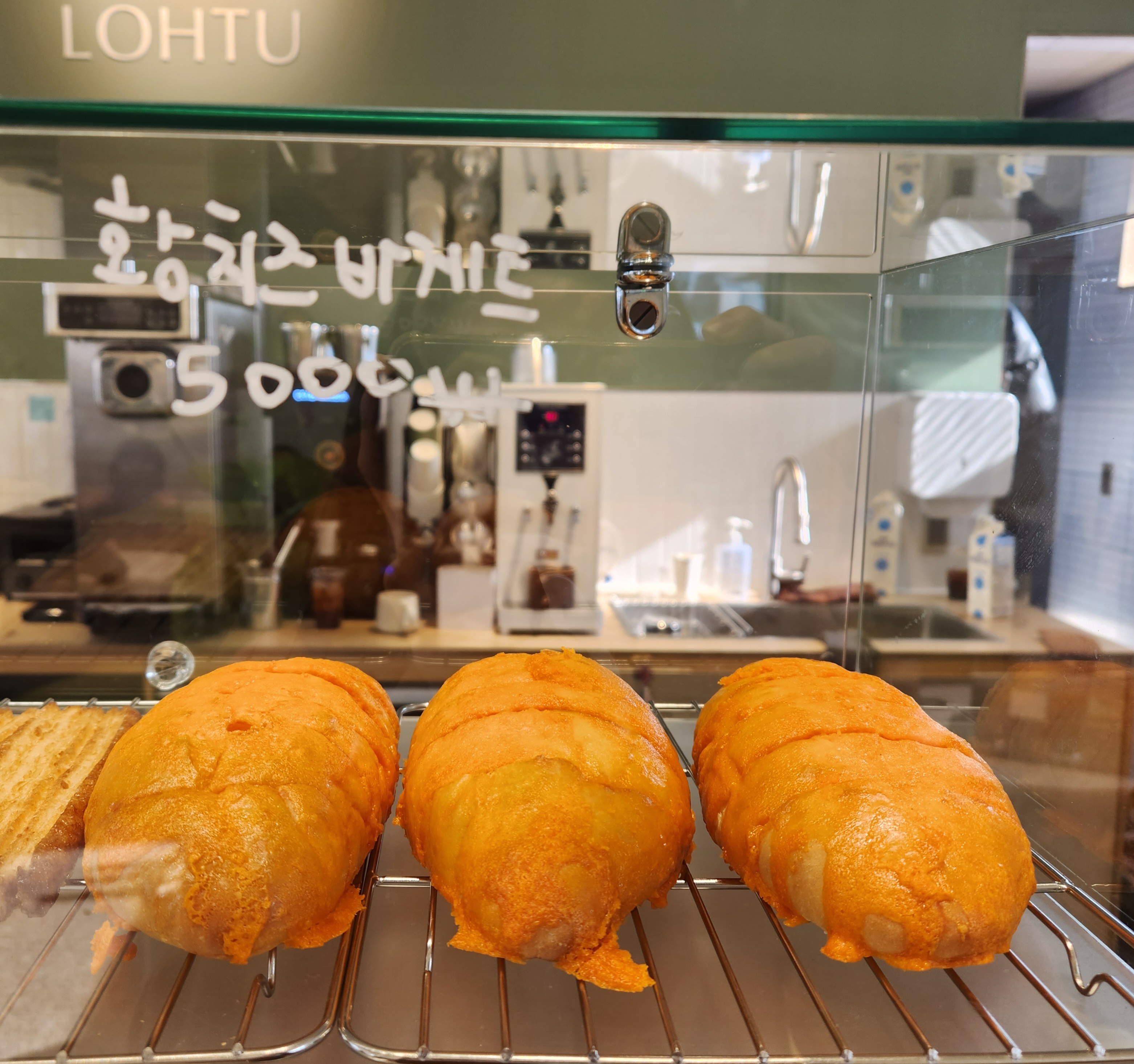 조치원 카페 로흐뚜 황치즈 바게트