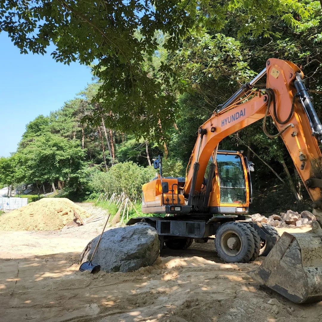  현대 HYUNDAI R140W모델 2012년식 5000만원 판매합니다.