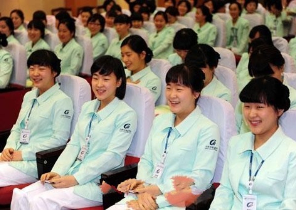 "조산으로 생명이 위험했던 4쌍둥이의 목숨을 구한"의사! 하지만 아이들은 20년 후 충격적인 행동을 하는데~