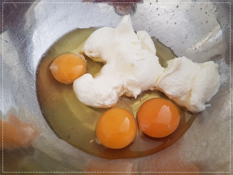 요거트에 계란 3개 넣기