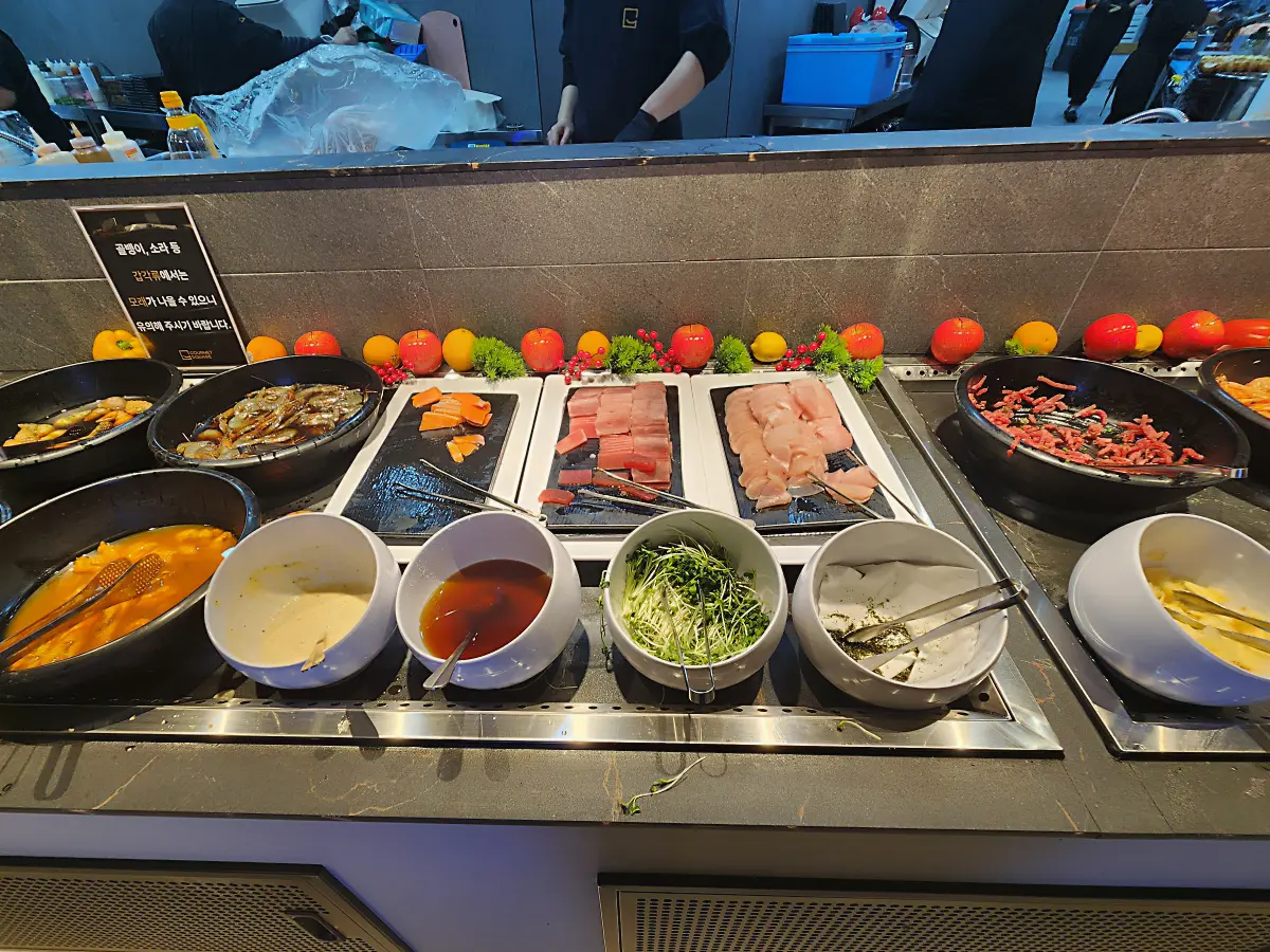 마곡-맛집-고메스퀘어-발산점-생선-회-간장새우-다양한-해산물