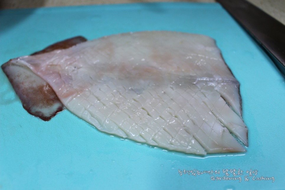 법. 국물까지 싹 떠먹게 돼.♬맛있게 매운 오징어볶음 만들기 5