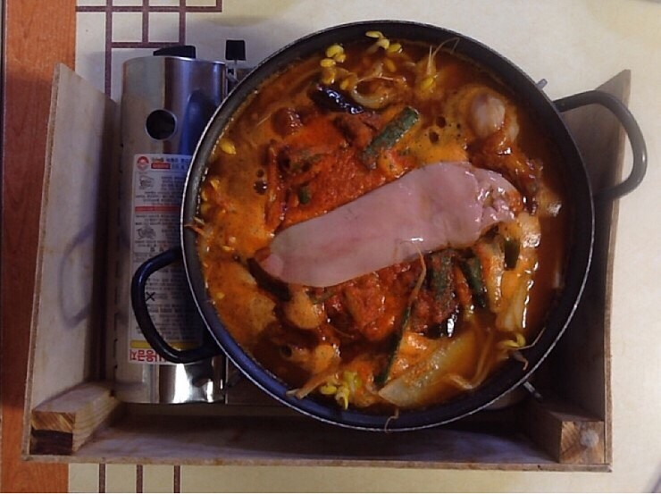  톡 쏘는 맛과 향, 홍어탕(Skate Soup)
