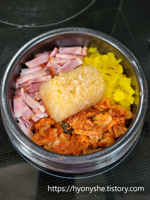 김치날치알밥