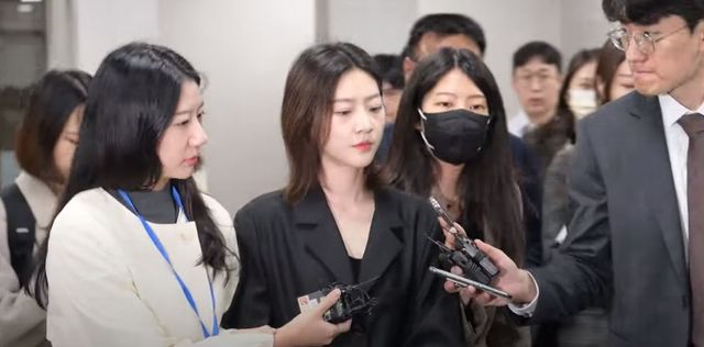  반성 없는 김새론?  홀덤에서 게임을 즐기는 근황