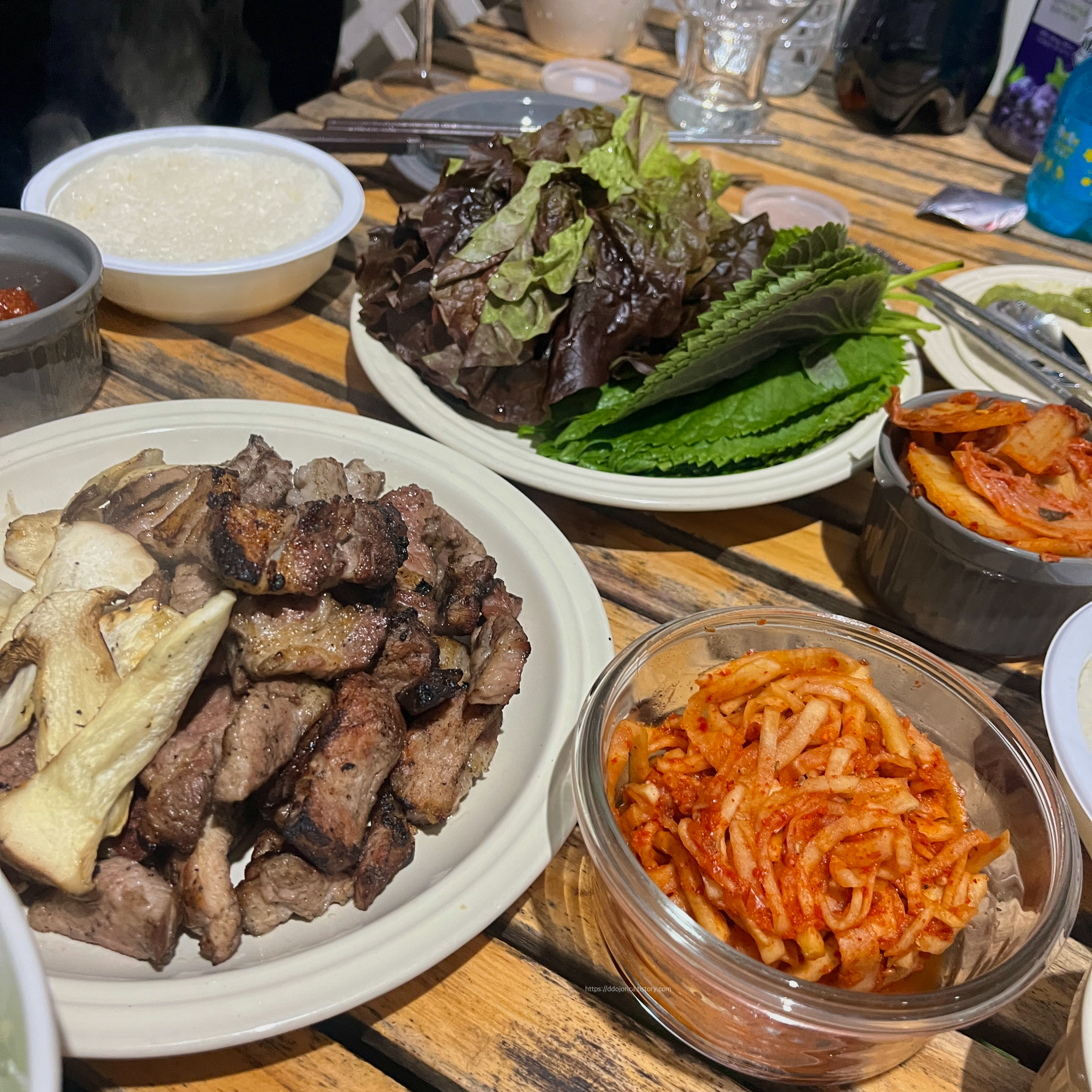 태안 센티마르 펜션에서 바베큐 고기 사진