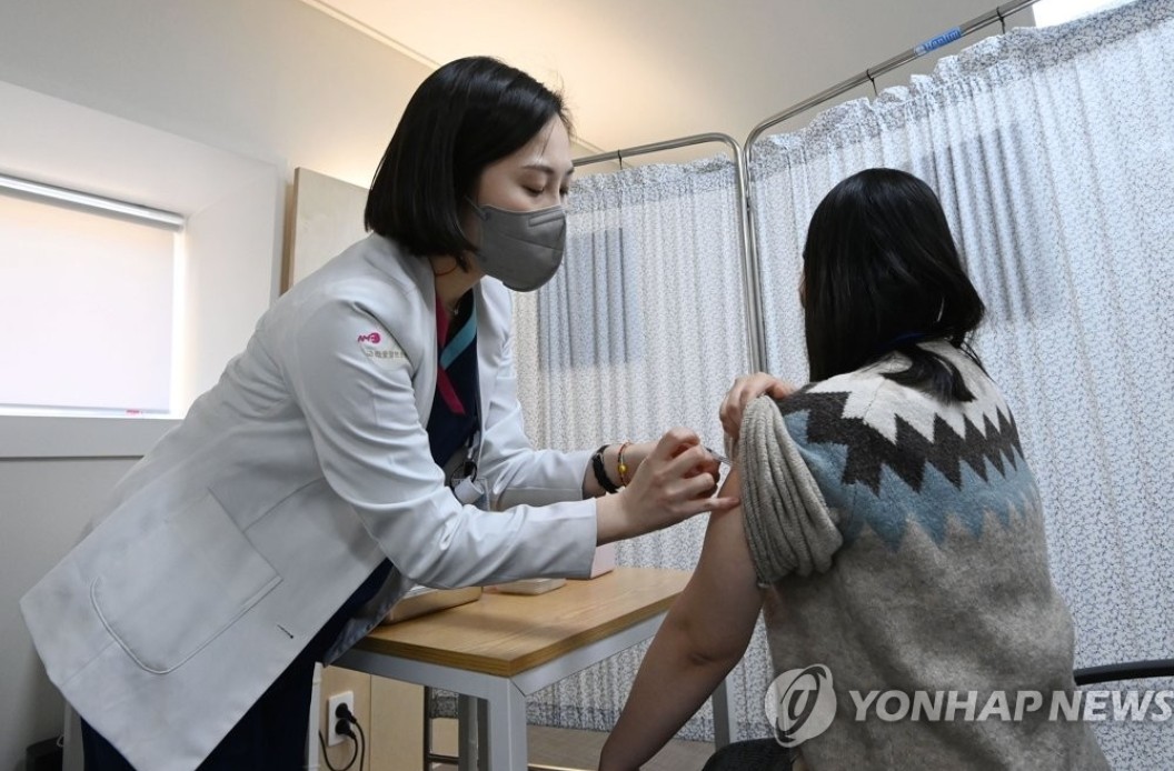  집단면역 급한데 집단거부 사태  예방접종 언제시작일까,