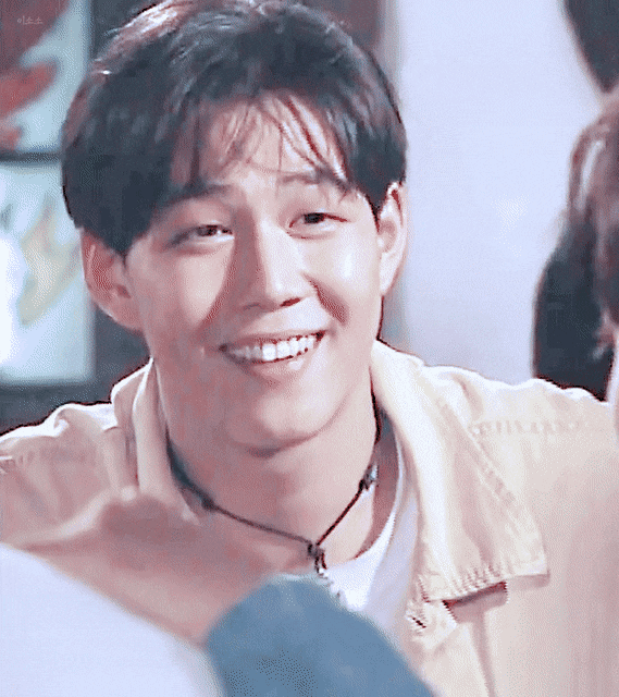  23살 이정재 움짤.gif
