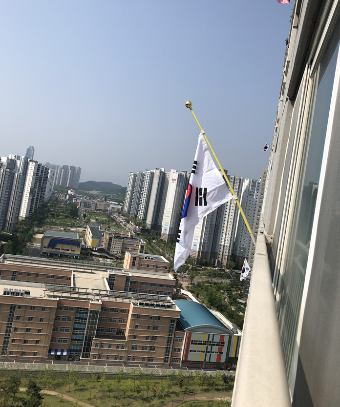  6월은 호국보훈의 달 / 6월 6일은 현충일 / 태극기 게양 하는 방법