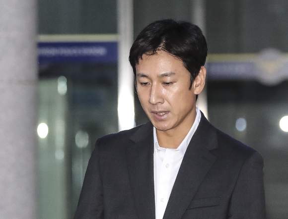 경찰에 출석한 이선균의 모습