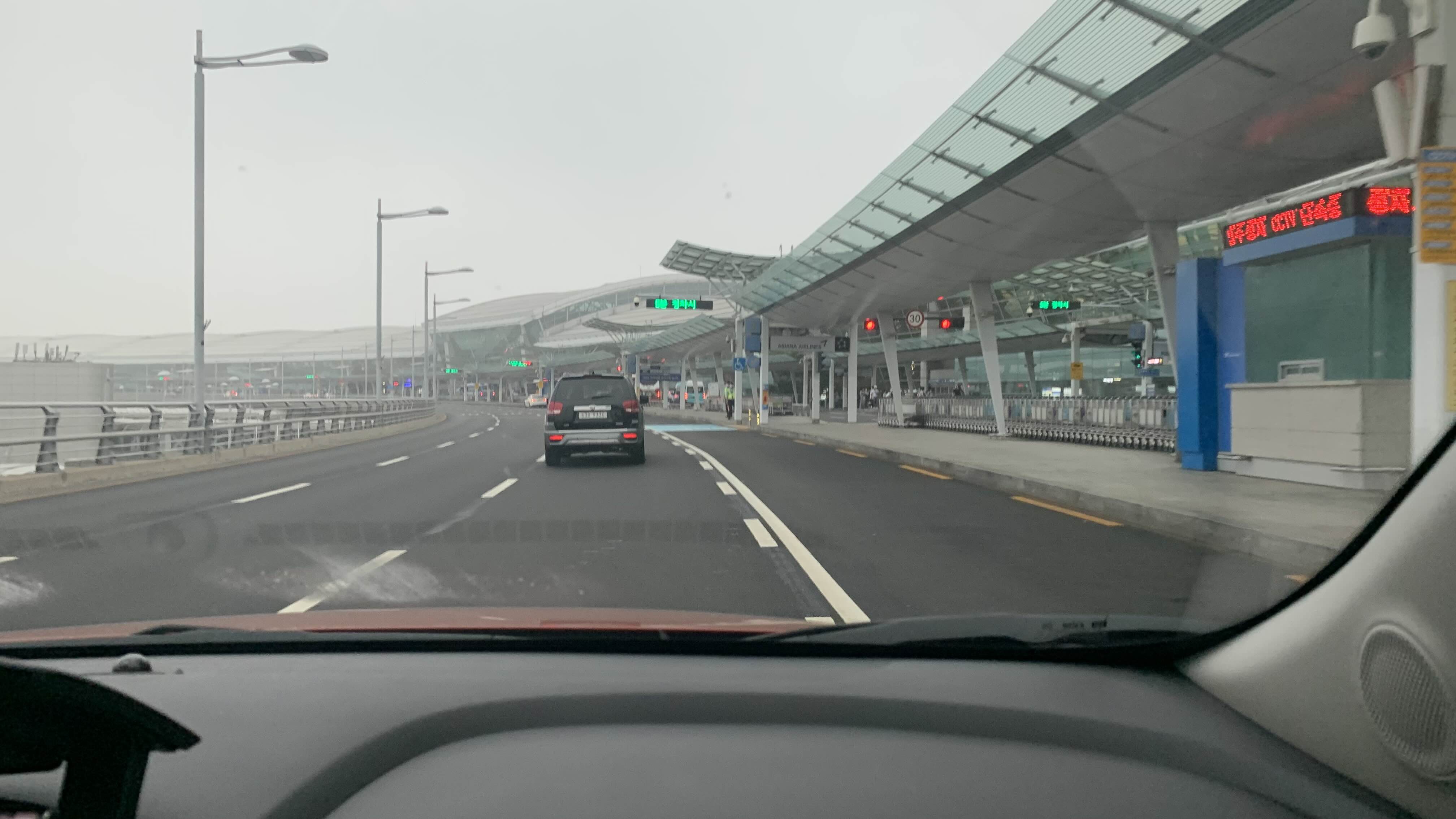 차에서바라본 인천공항3층 도로