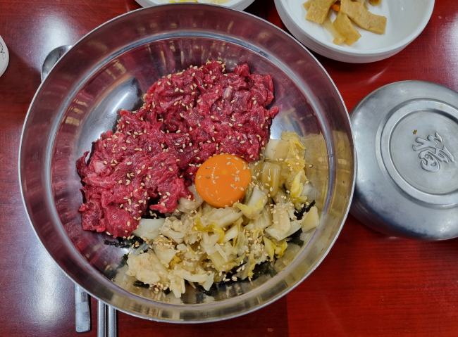 묵은지 육회비빔밥