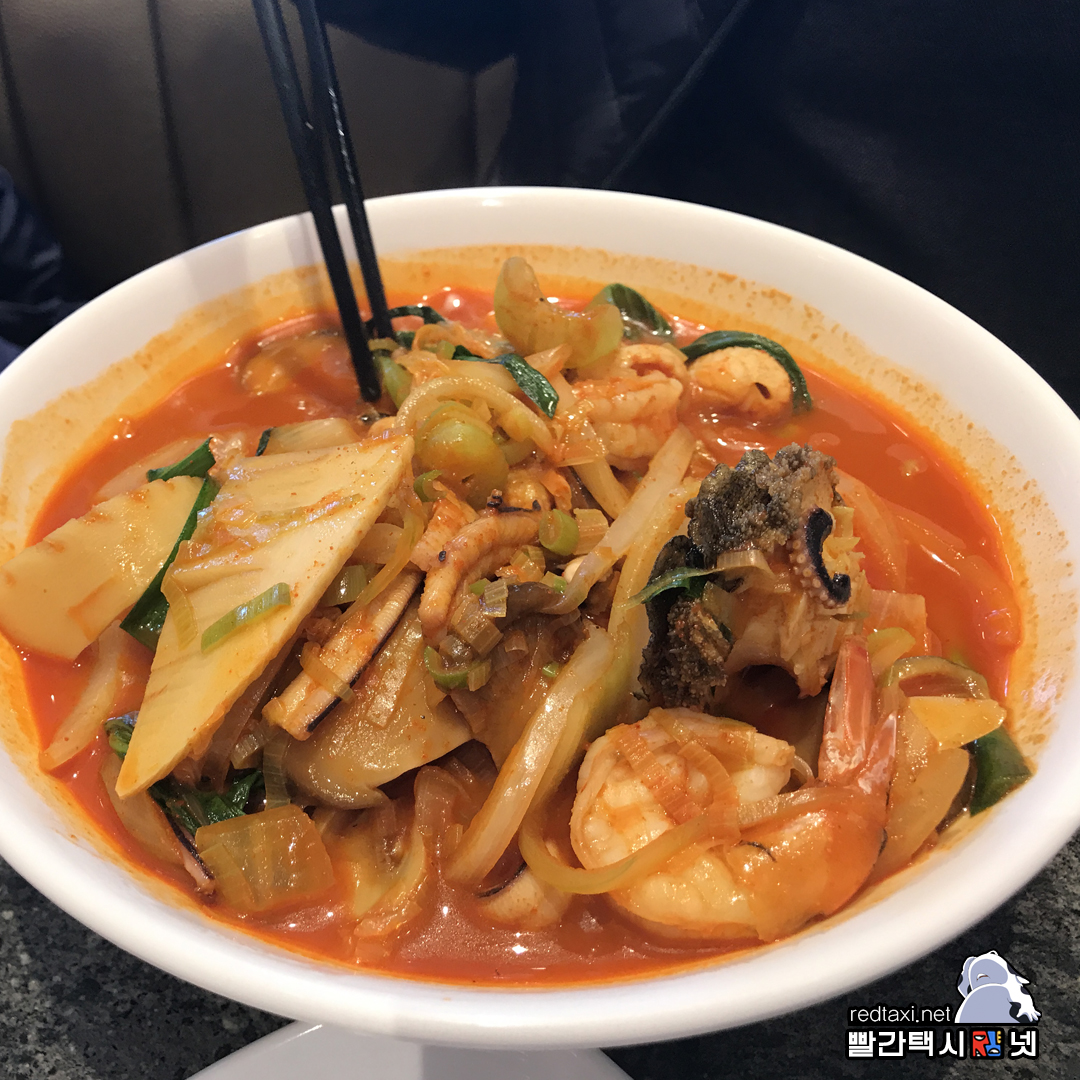  [산본 맛집/산본역 맛집] 풍성한 해물맛이 일품인 해물짬뽕과 겉바속촉 군만두를 산본에서 즐길 수 있는 '전국 5대짬뽕 송탄 영빈루 산본점’