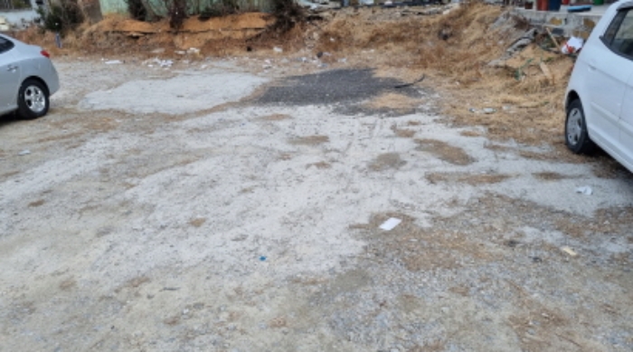 군산지원2021타경532 주차장 바닥이 시멘트로 덮여 있는 모습 1