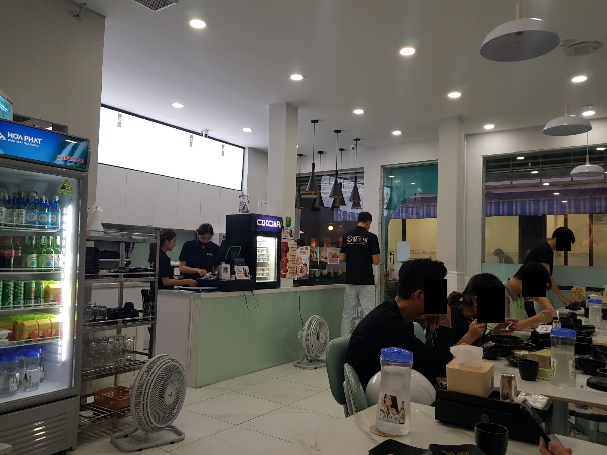 호치민 1군 레탄톤 일본인 거리 김가네 김밥 - 식당 분위기