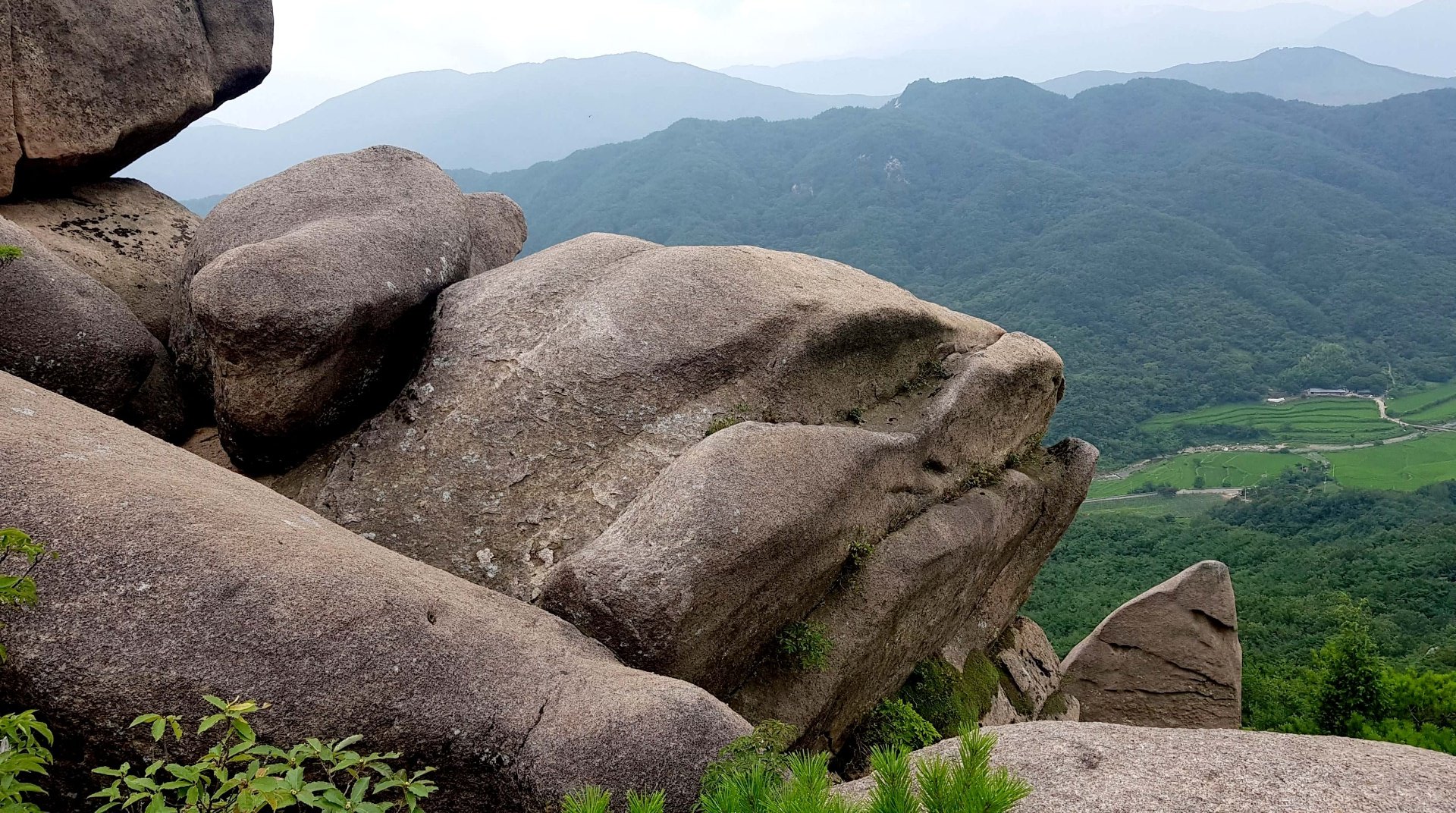 경남 산청 우럭대가리를 닮은 물고기바위