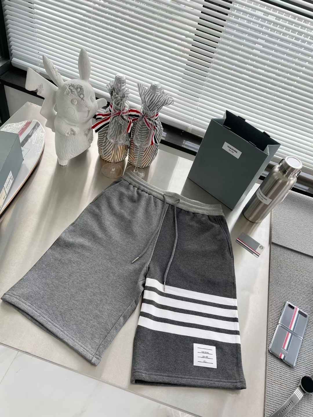  [THOM BROWNE] 톰브라운 펀믹스 사선 반바지 MJQ012F 00535 982