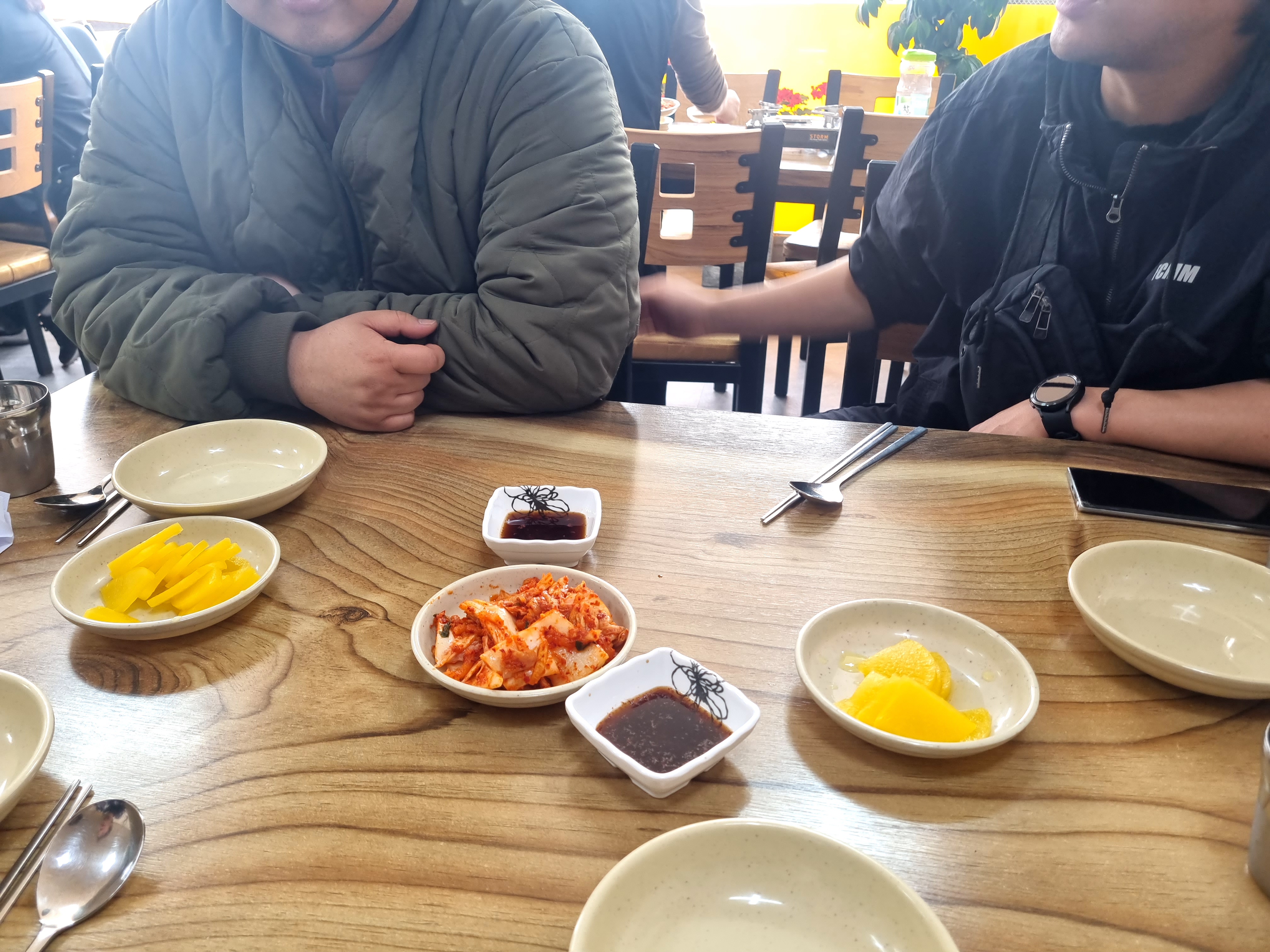 목천 점심메뉴 행복 손만두 매운김치떡만두국