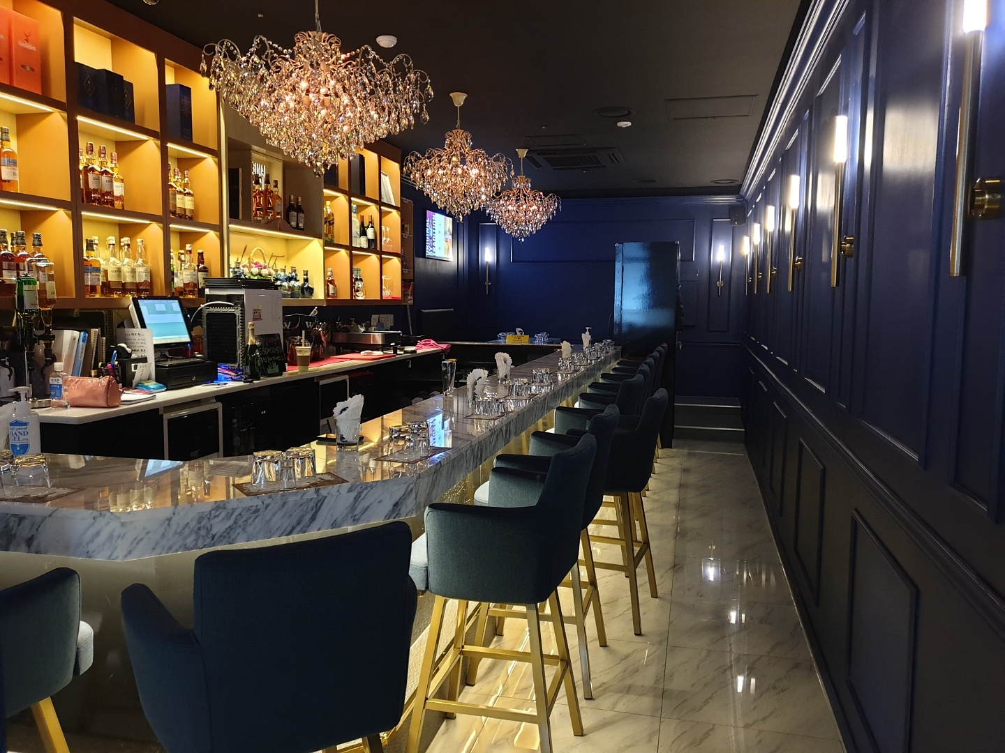  강남구 역삼동 바 블루글라스 (BLUE GLASS BAR) | 역삼모던바 토킹바 혼술
