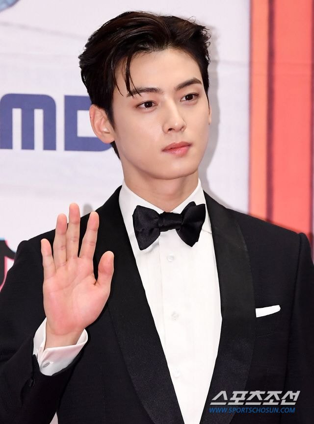  최근에 눈썹 모양 바꾼거 같은 차은우 무보정 사진.jpg