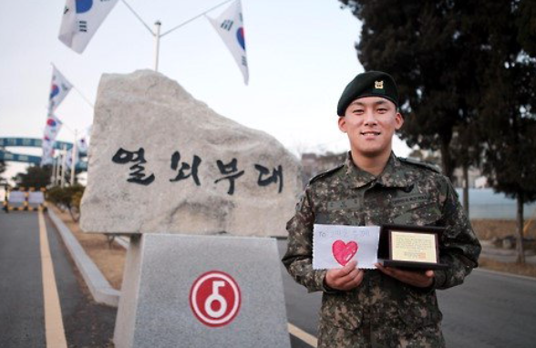 "얼굴도 모르는 7살 백혈병 소녀"에게 골수를 기증한 육군 중사의 선택에 모두가 감동에 눈물을 흘렸습니다.