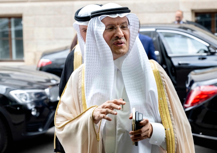 사우디 아라비아&#44; 유가 하락을 위해 하루 100만 배럴 감산결정