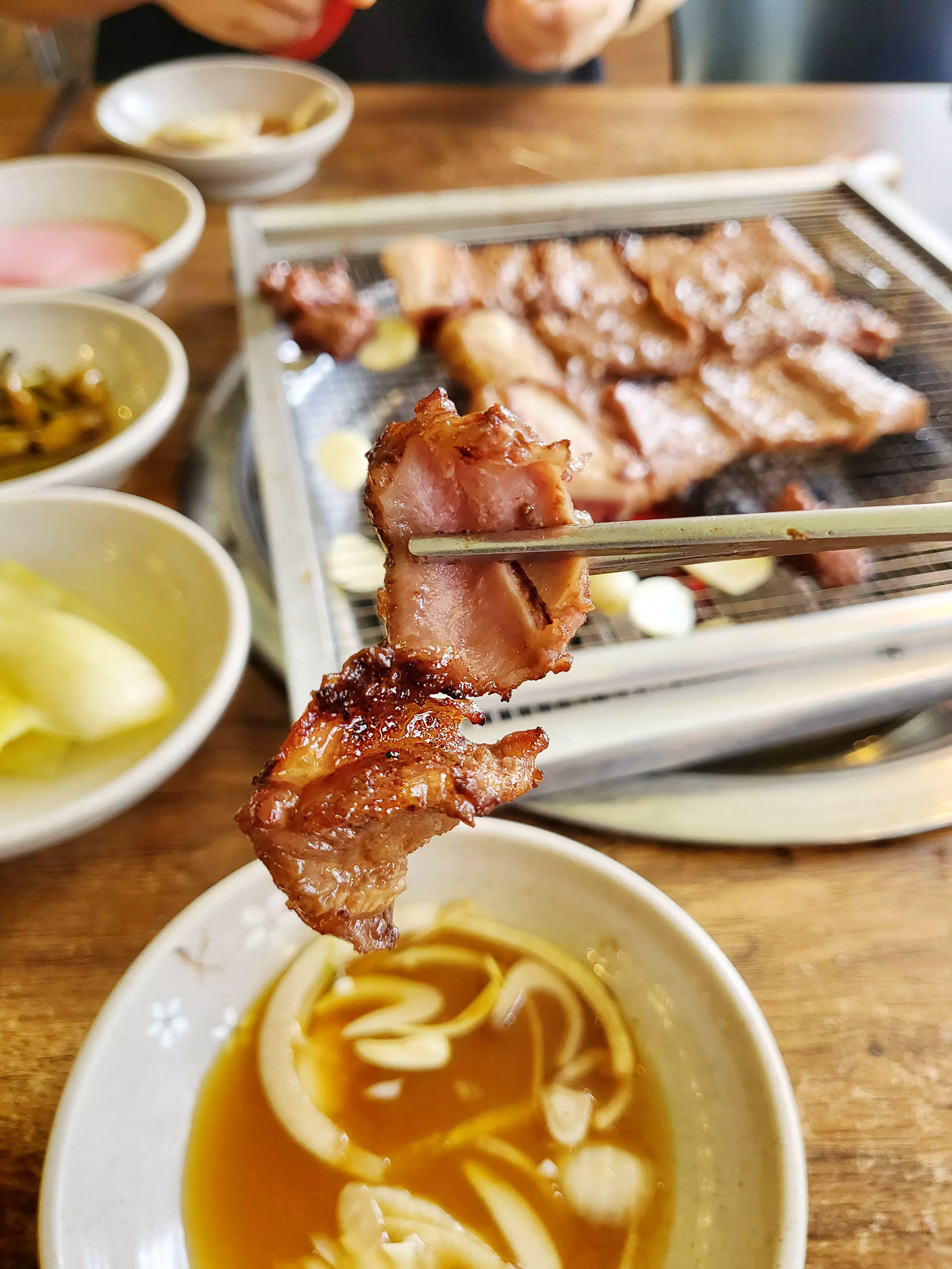 쫄깃한 뼈에 붙은 고기