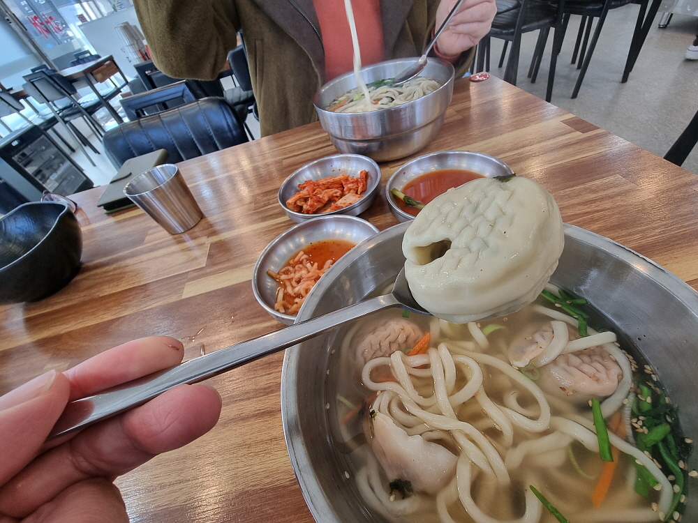 다래칼국수 이미지